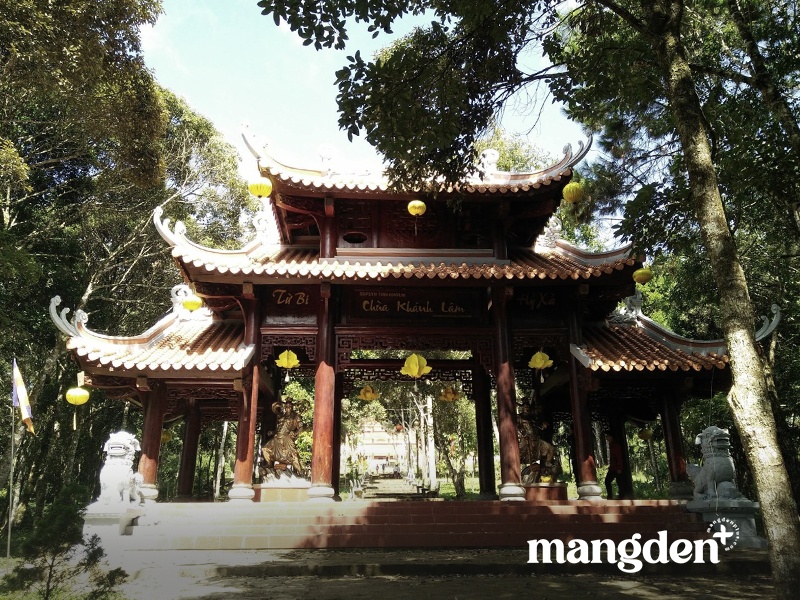 Cổng chùa Khánh Lâm